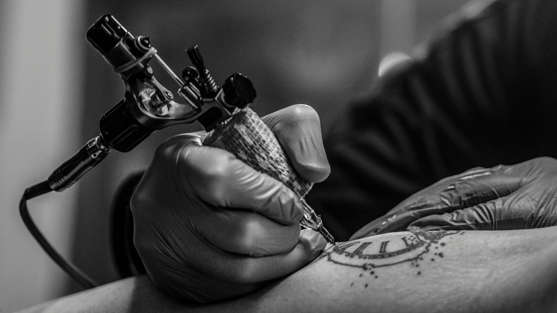 Mitos y realidades de la celulitis y los tatuajes: ¿son compatibles?