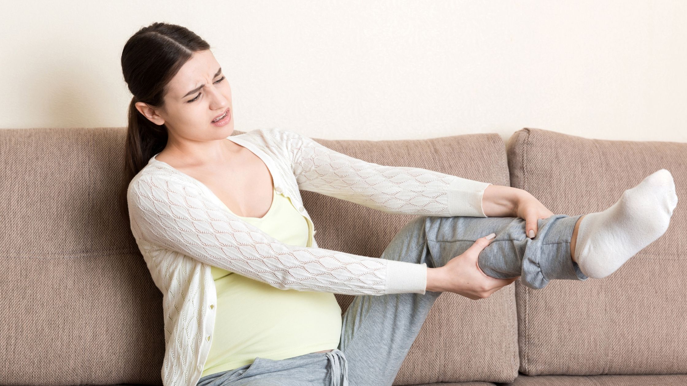 Piernas cansadas e hinchadas: causas, síntomas y cómo aliviarlas de verdad